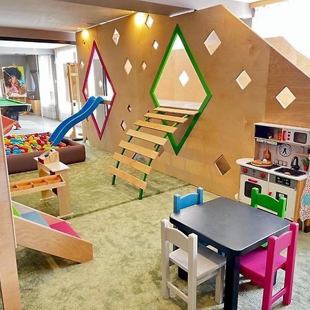 アルテ スパ&パーク ホテル ヴェリングラード エクステリア 写真 The interior of the children's area