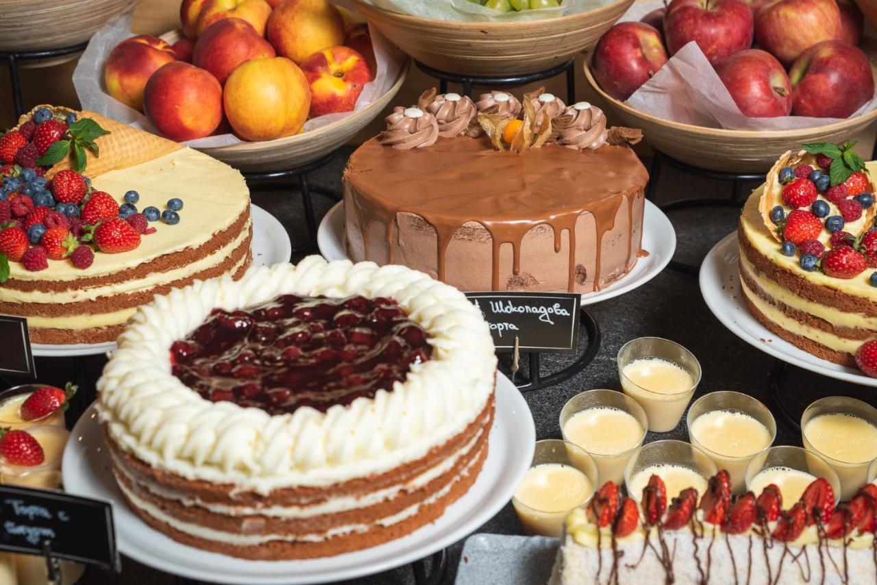 アルテ スパ&パーク ホテル ヴェリングラード エクステリア 写真 A selection of cakes
