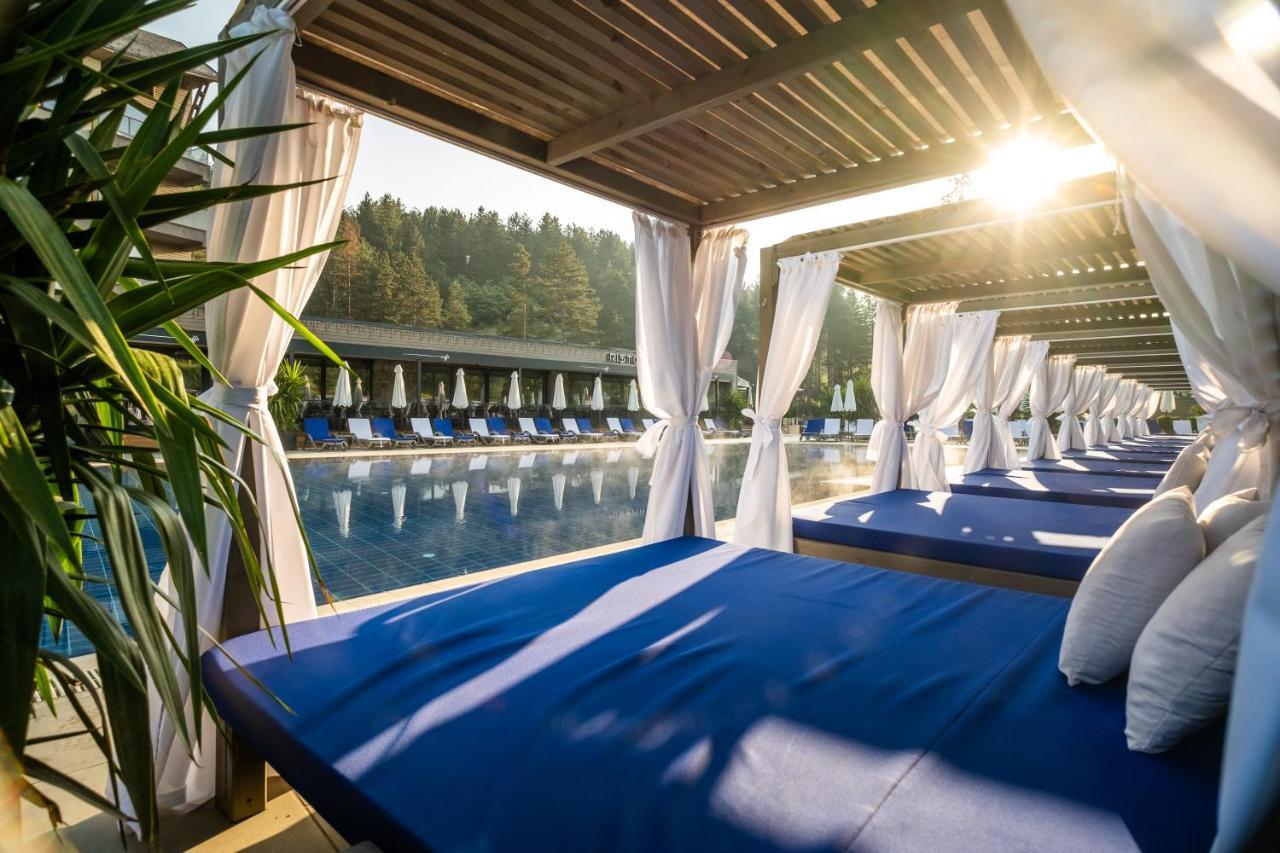 アルテ スパ&パーク ホテル ヴェリングラード エクステリア 写真 Cabana at the pool