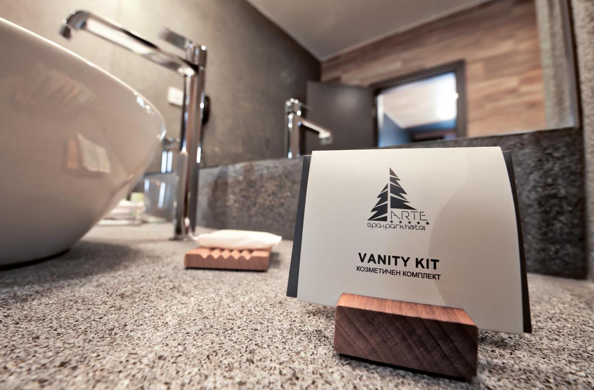 アルテ スパ&パーク ホテル ヴェリングラード 部屋 写真 A vanity kit