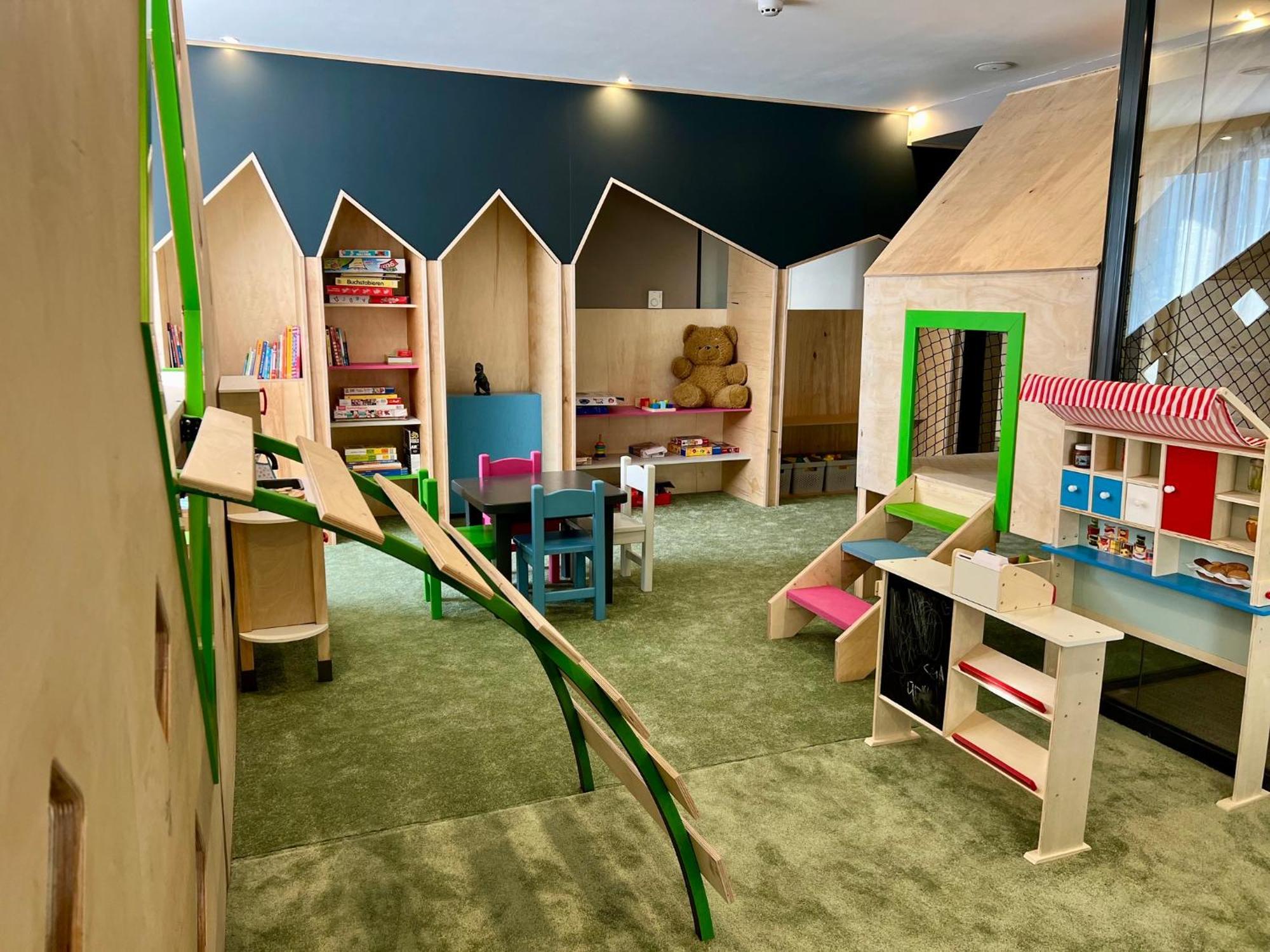 アルテ スパ&パーク ホテル ヴェリングラード エクステリア 写真 The Children's Museum of Oakville
